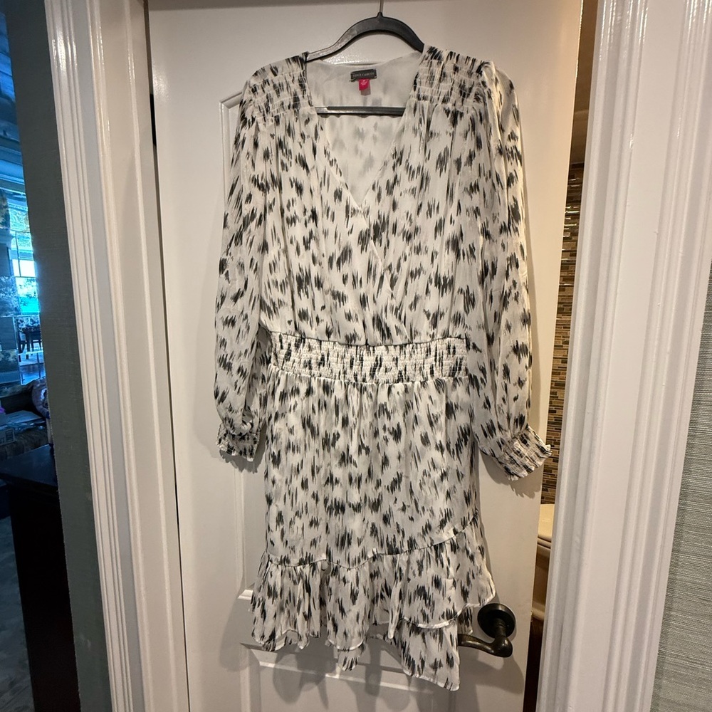 Vince Camuto Black and White Midi Dress with Elegant Flair